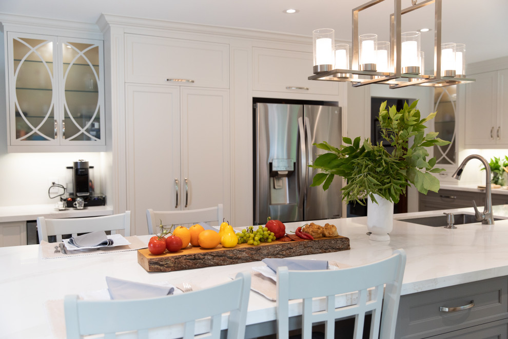 Inspiration for a transitional kitchen remodel in Toronto