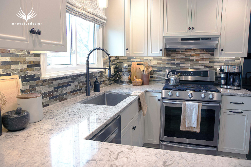 Photo of a medium sized classic u-shaped kitchen in Chicago with a single-bowl sink, shaker cabinets, white cabinets, engineered stone countertops, brown splashback, mosaic tiled splashback, stainless steel appliances, ceramic flooring, a breakfast bar, green floors and beige worktops.