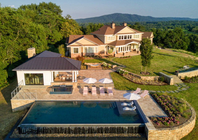 Shenandoah Retreat Woodville, VA by Colao & Peter, Luxury Outdoor Living nyklassisk-pool