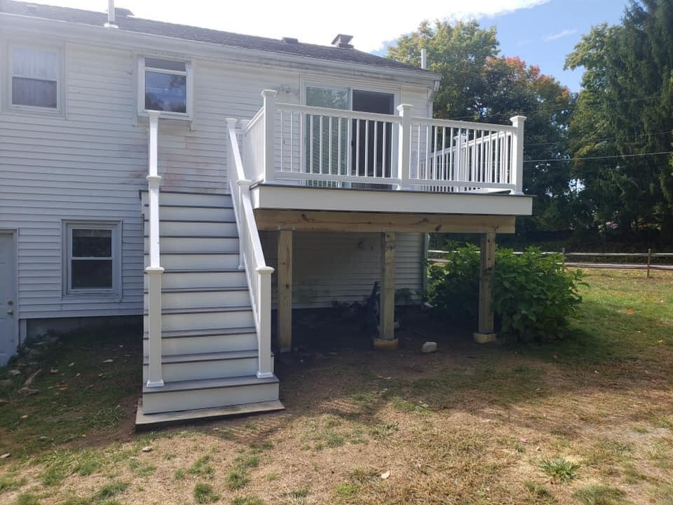 Inspiration for a mid-sized backyard second story deck remodel in Boston with no cover
