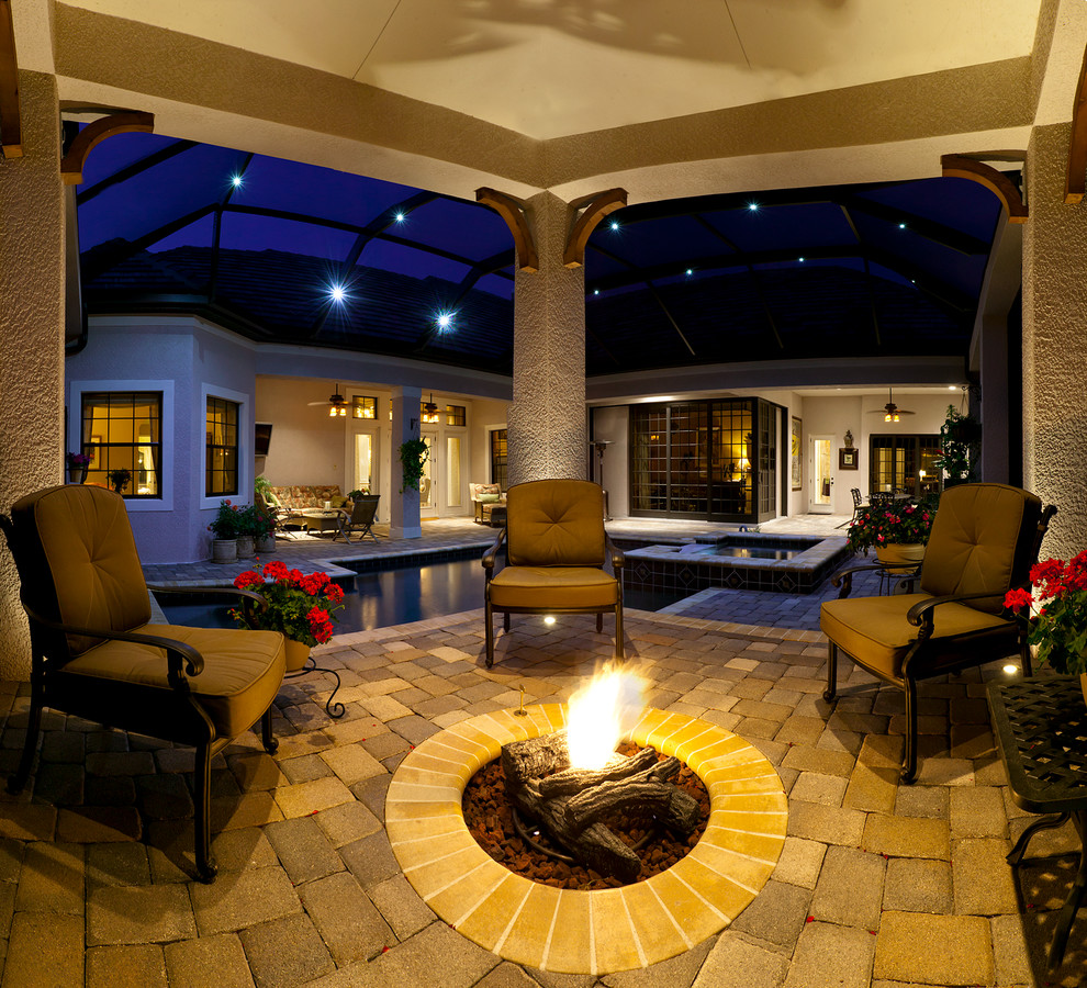 Expansive classic patio in Tampa.