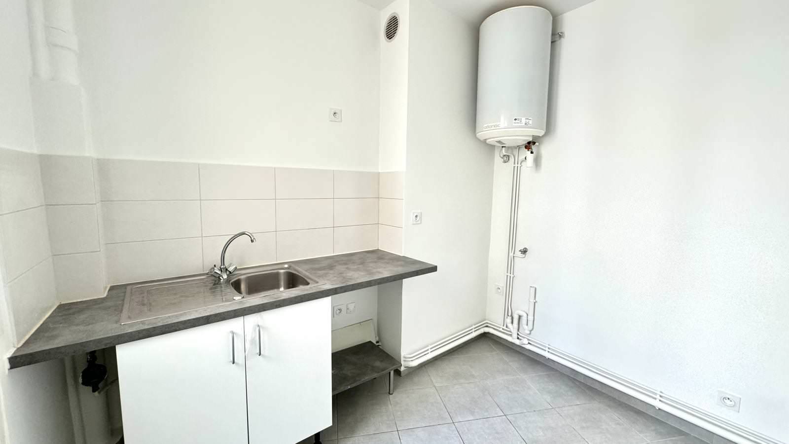 Rénovation partielle, décoration et ameublement d'un appartement ancien