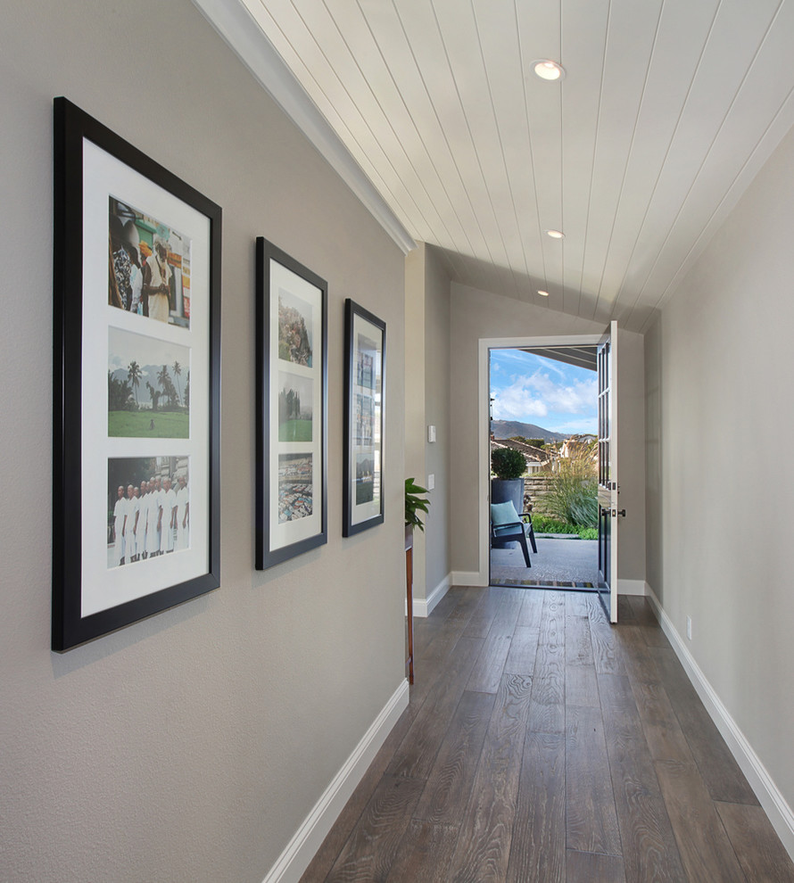 Photo of a transitional entryway in Orange County.