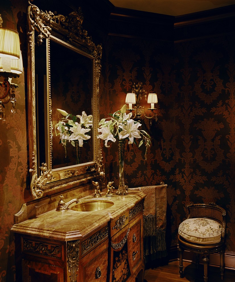 Photo of a traditional powder room in Los Angeles.