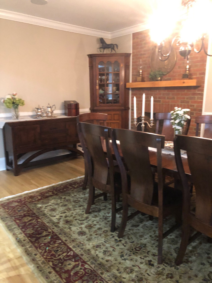 Traditional Farmhouse Dining Room