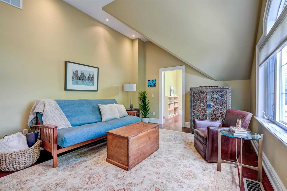 Transitional home design photo in Toronto