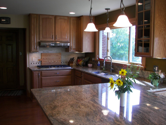 Example of a transitional kitchen design in Milwaukee