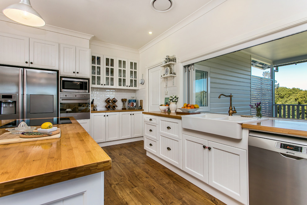 Design ideas for a country kitchen in Newcastle - Maitland.