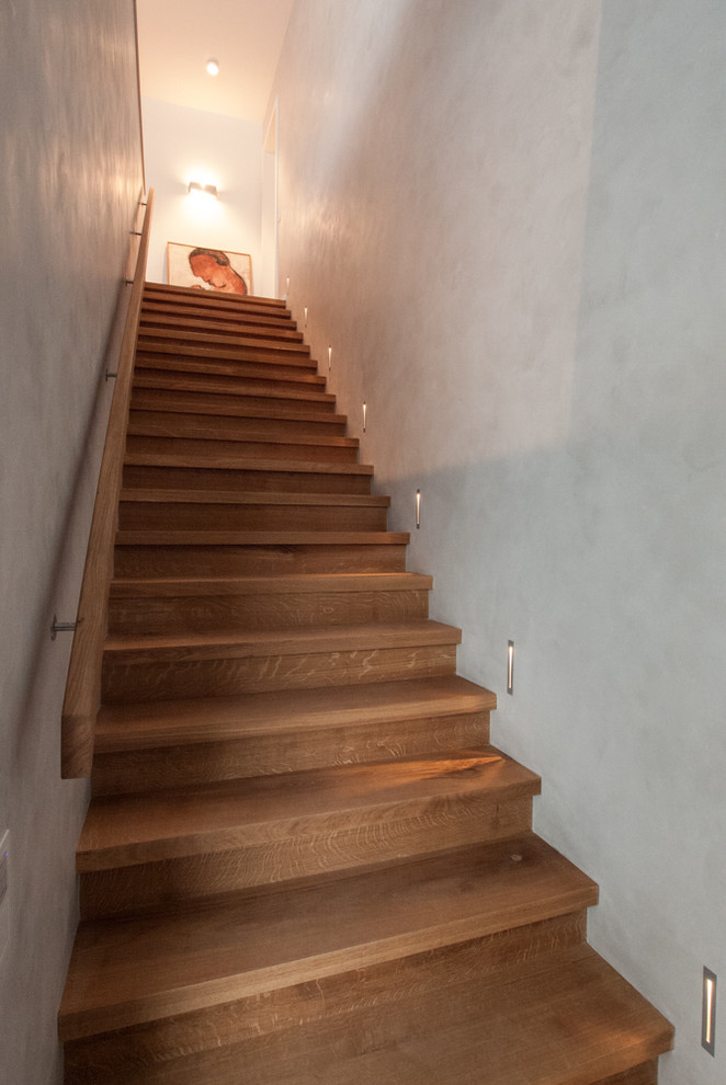 Inspiration for a mid-sized contemporary wood straight staircase in Hamburg.