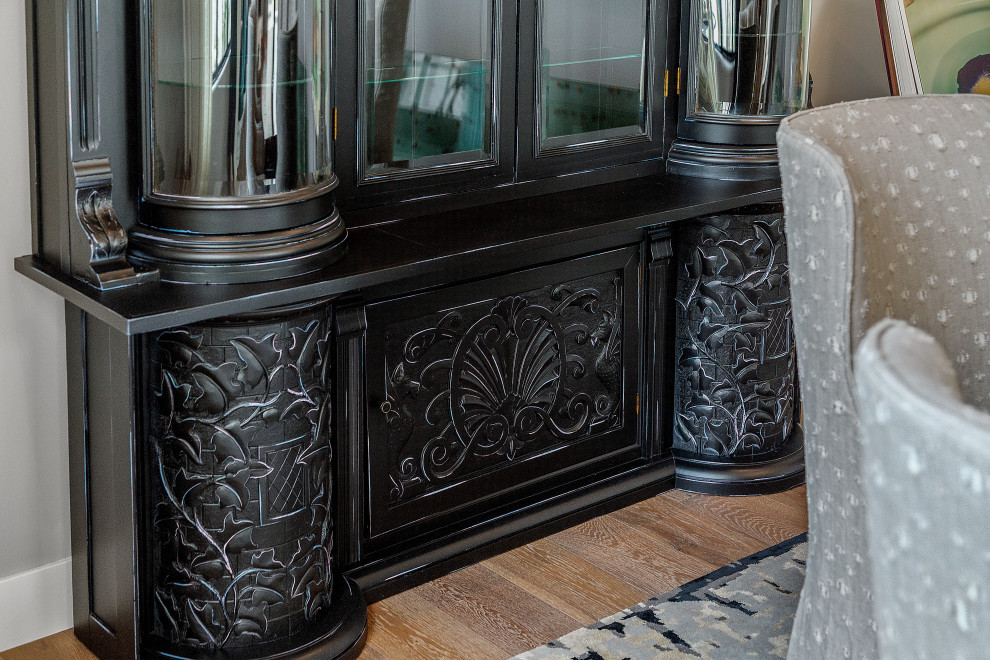 Example of a transitional home design design in Phoenix