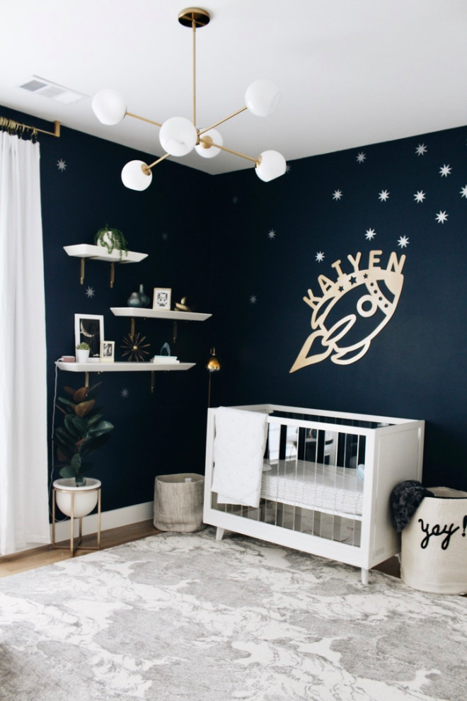 На фото: комната для малыша среднего размера в стиле модернизм с синими стенами, паркетным полом среднего тона и бежевым полом для мальчика