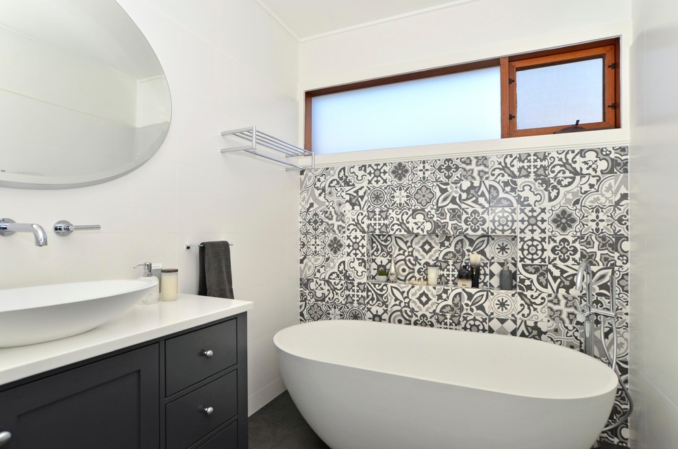Design ideas for a contemporary bathroom in Sydney.