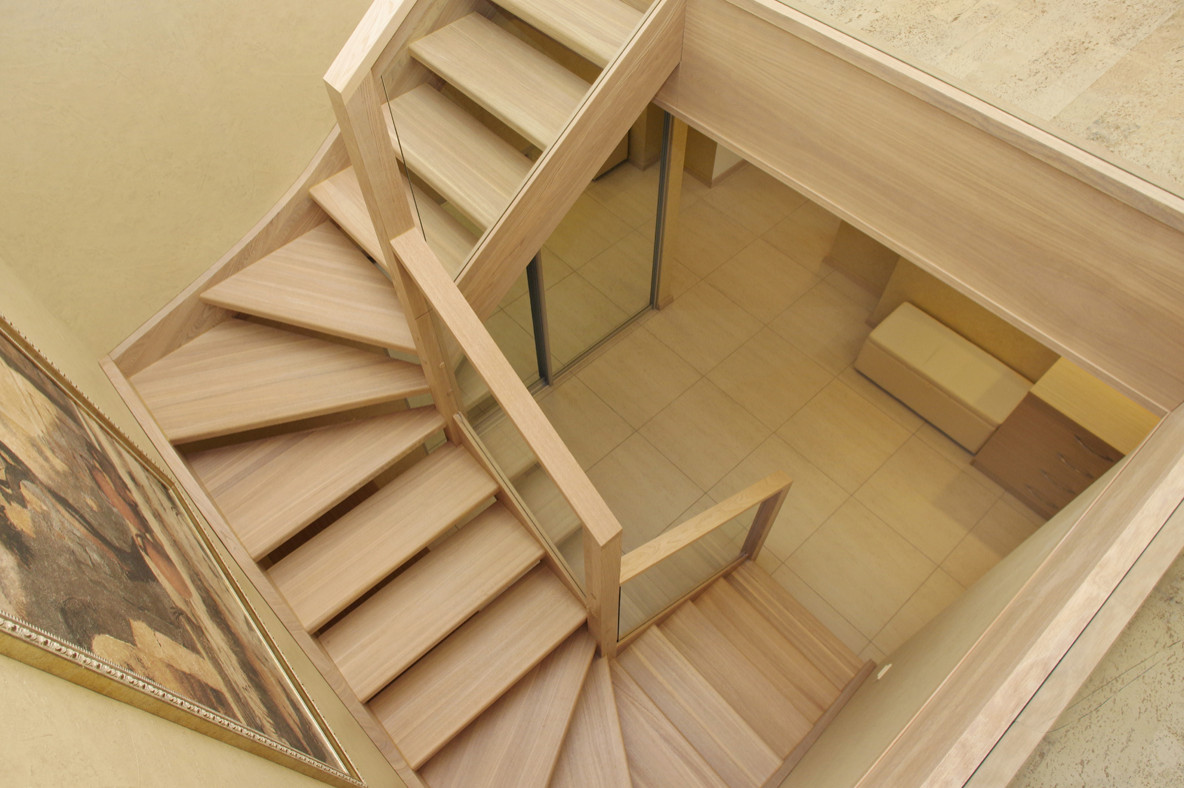 Натуральный ясень, дизайнер Юлия Бернухова