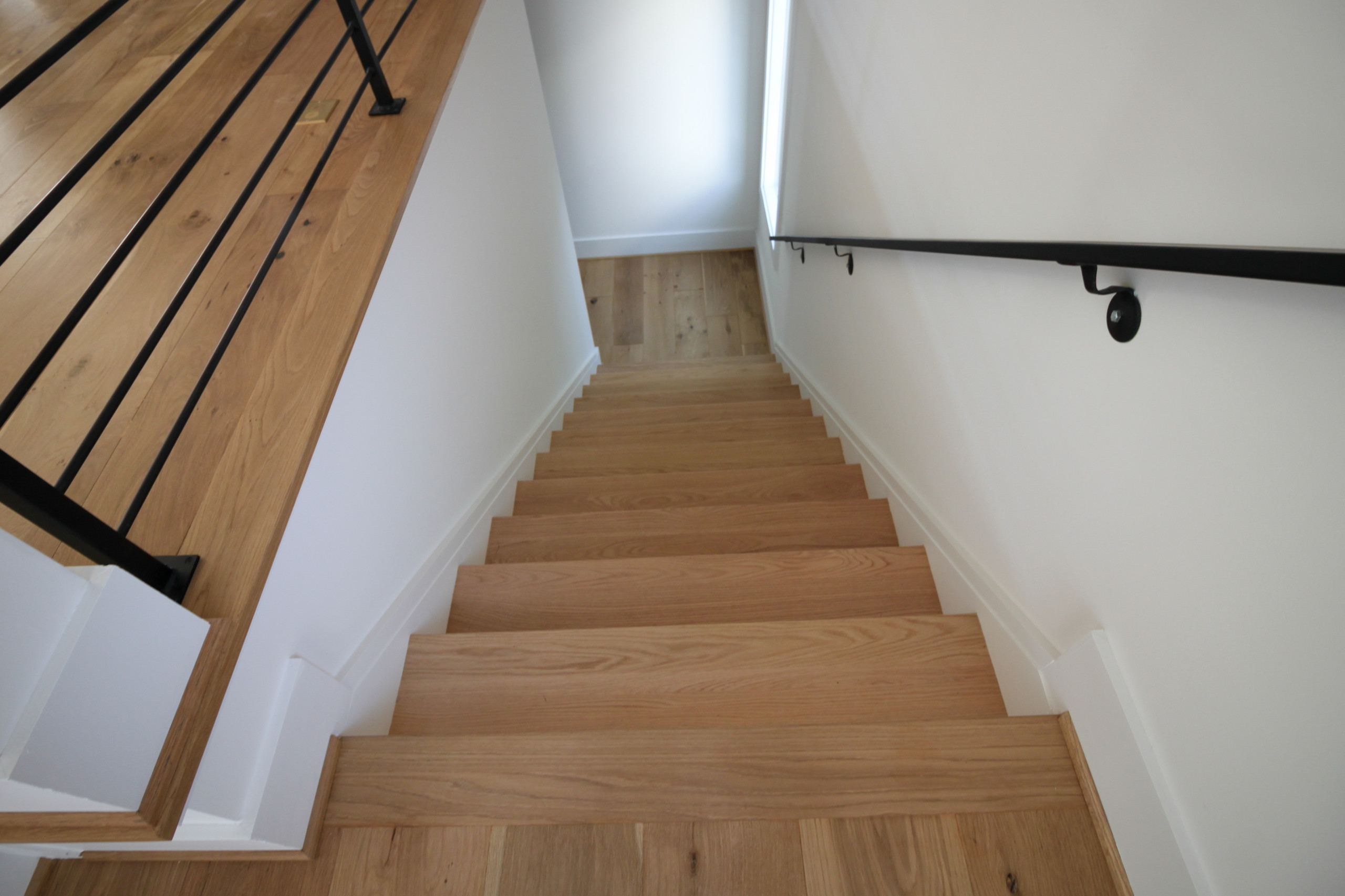 85_Sleek Three-Quarter Turn Multilevel-Staircase, McLean VA 22101
