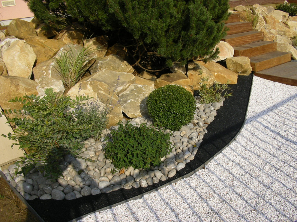 Jardin minéral avec terrasse sur pilotis