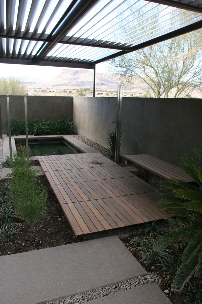 Inspiration for a contemporary courtyard deck in Las Vegas.