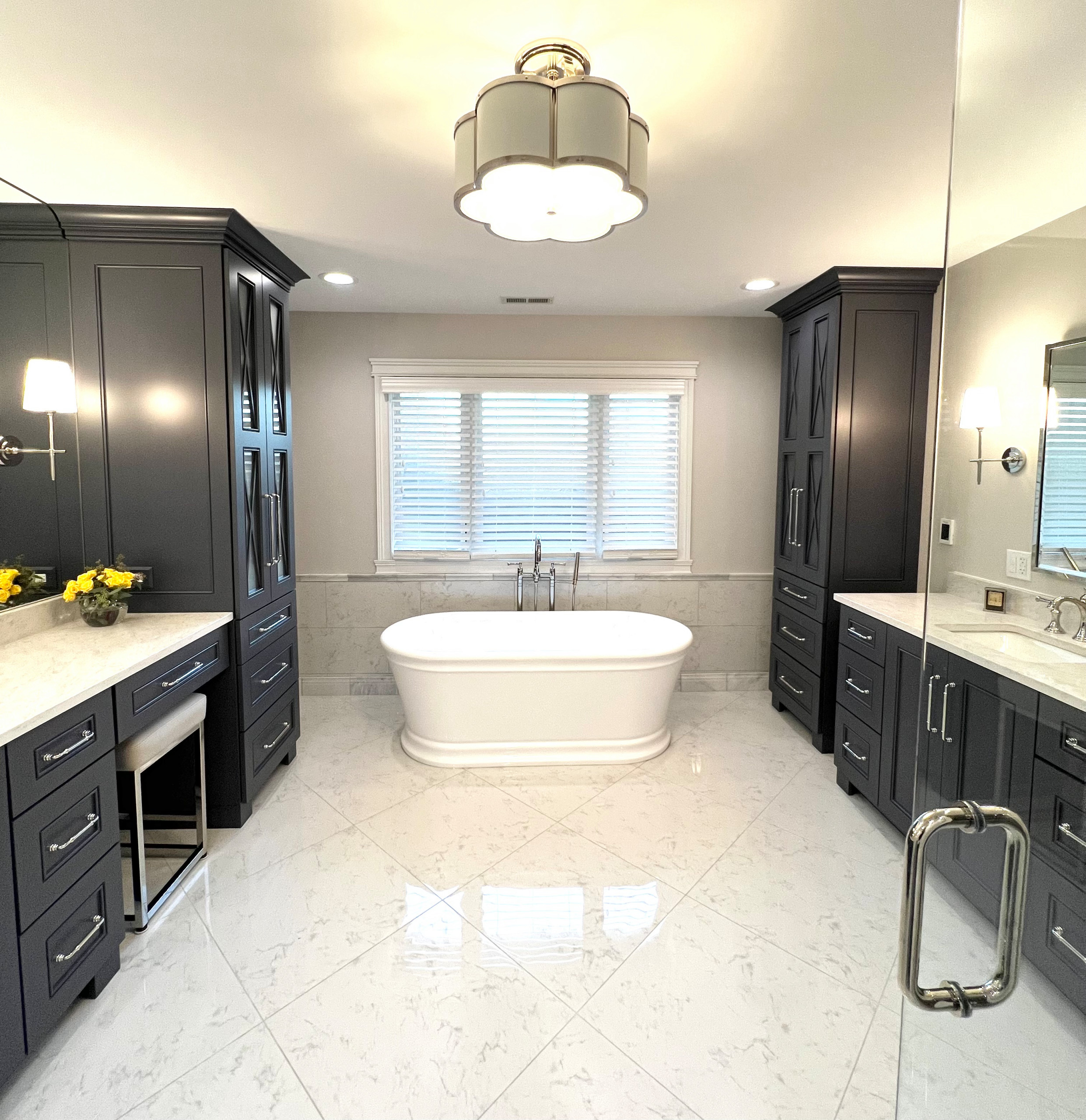 Timeless Tranquility: A Crisp Blue & White Bathroom Retreat