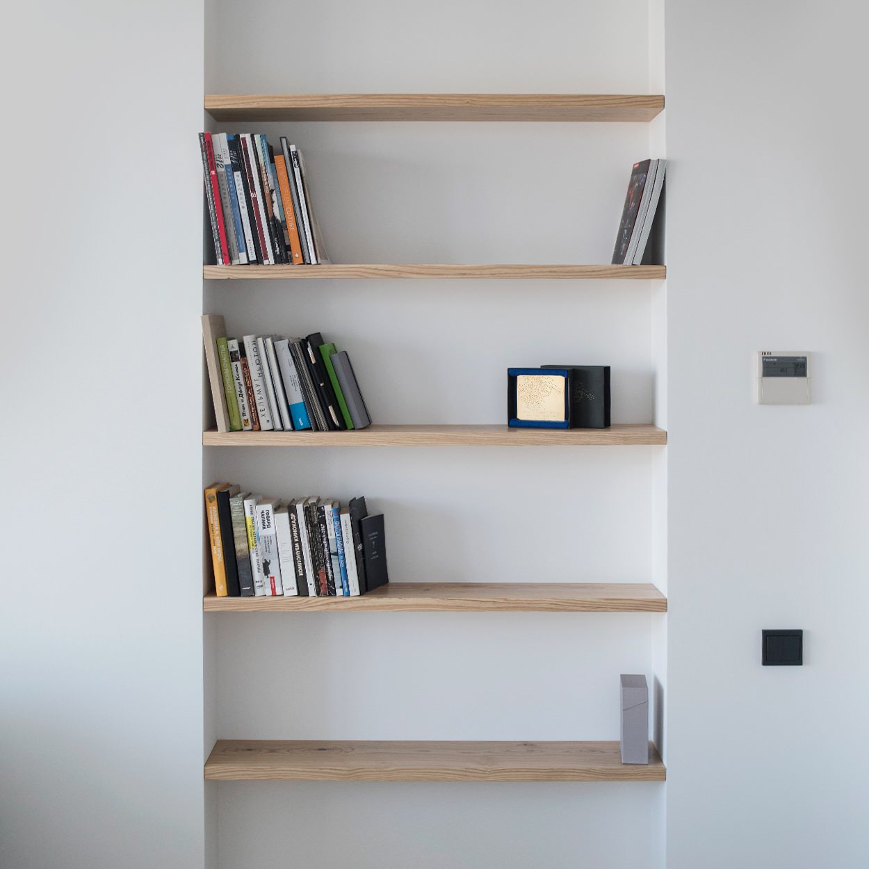 Ясеневые подвесные полки