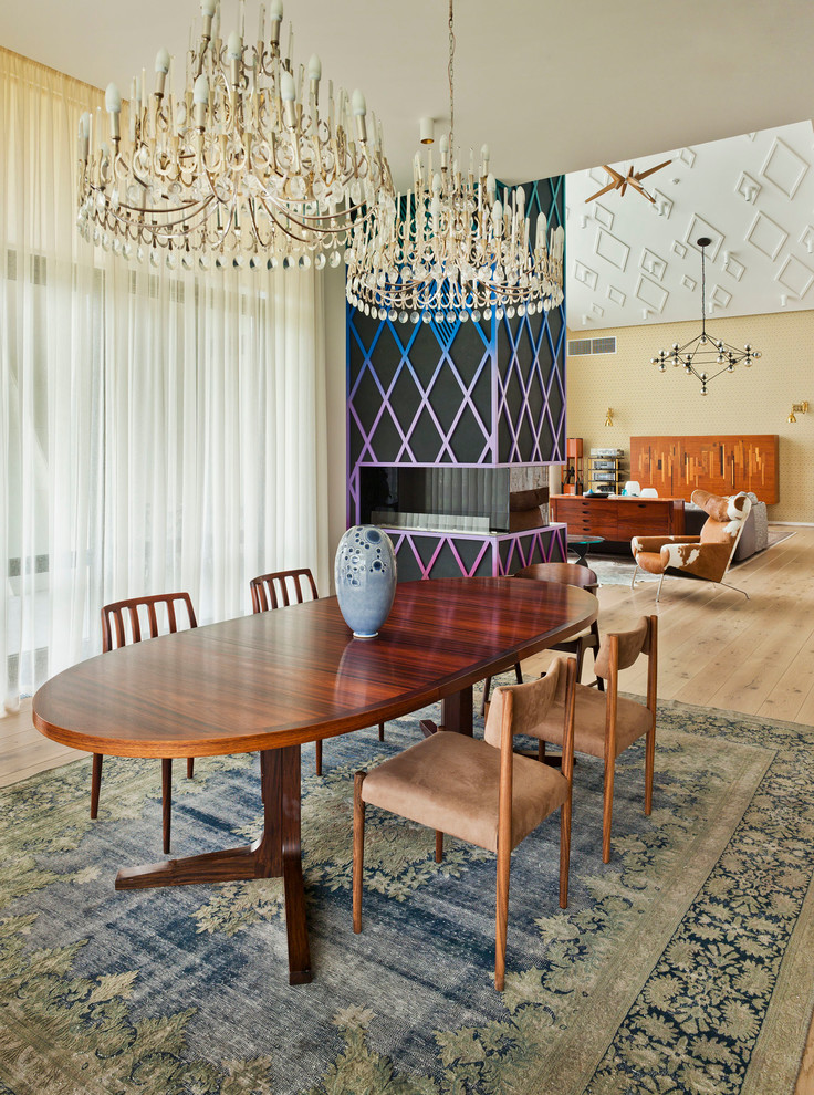 Design ideas for an eclectic dining room in Moscow.