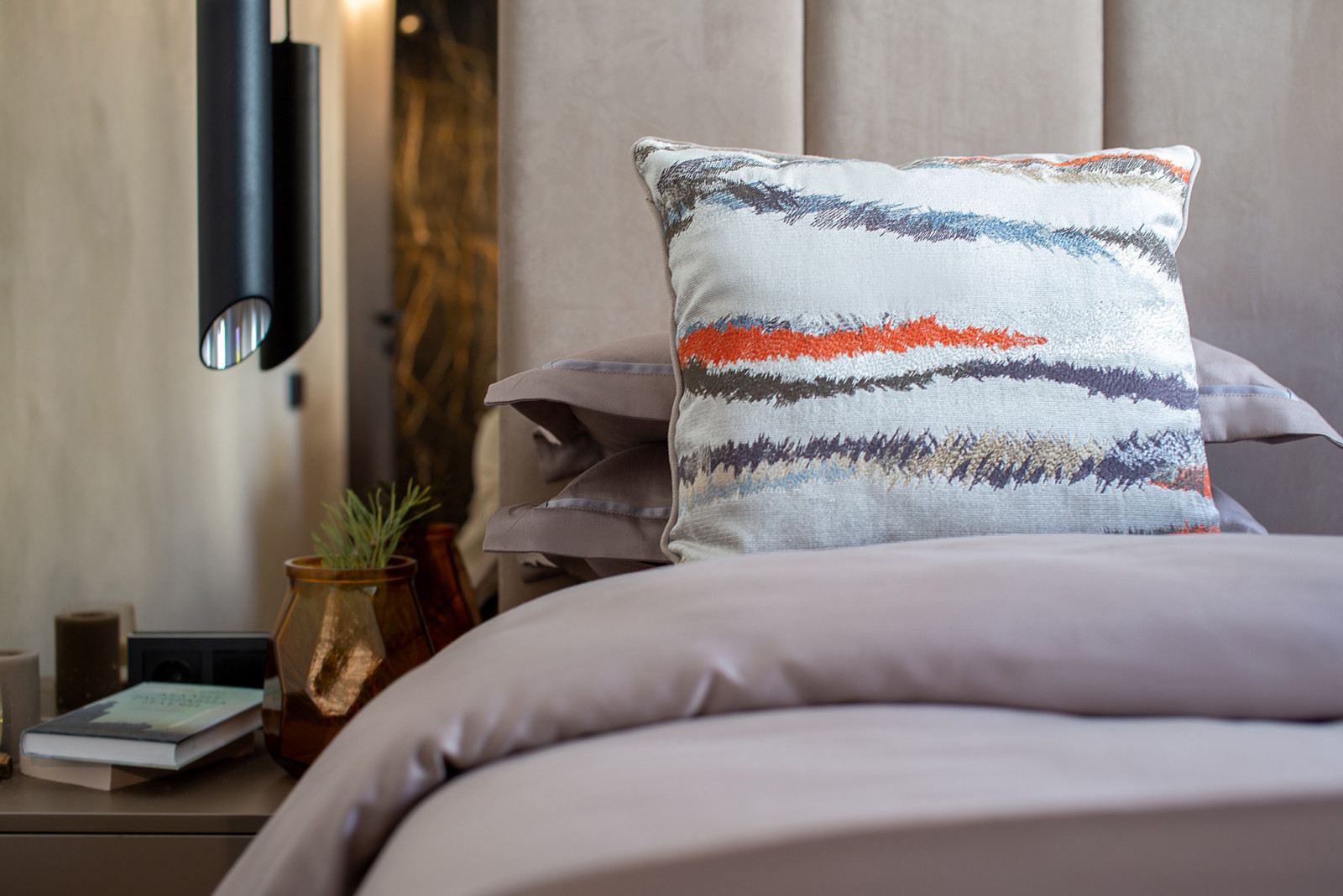 Постельное белье, покрывала, подушки