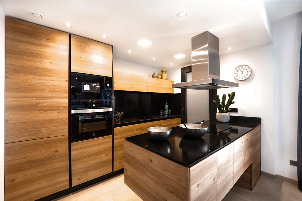 Kitchen - transitional kitchen idea in Seattle