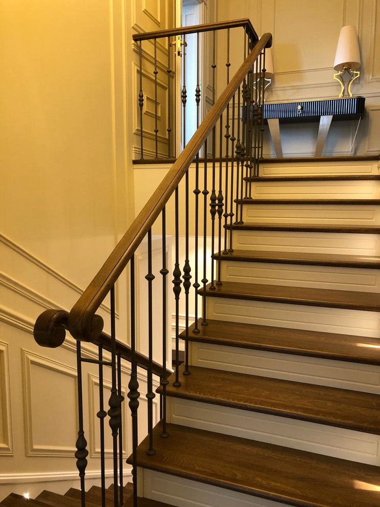 Облицовка лестниц из бетона с токарными стойками (2019)