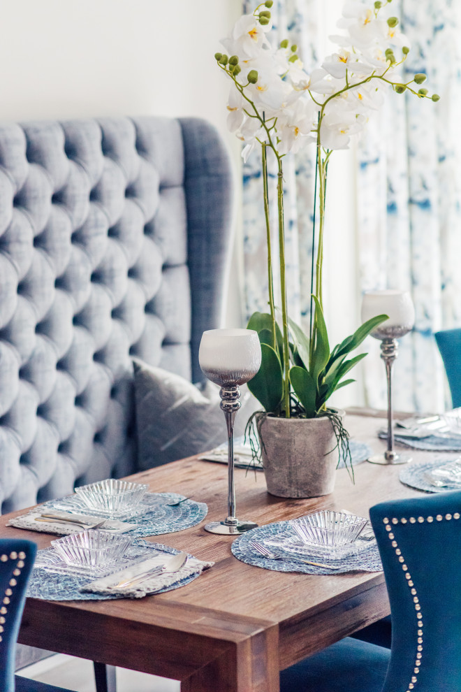 Inspiration for a transitional home design remodel in Toronto