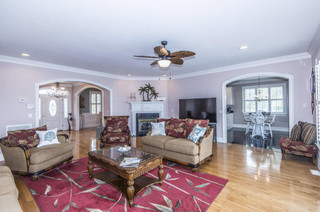 Kolonialstil Wohnzimmer Mit Lila Wandfarbe Ideen Design Bilder Houzz