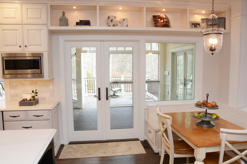Kitchen - kitchen idea in Chicago