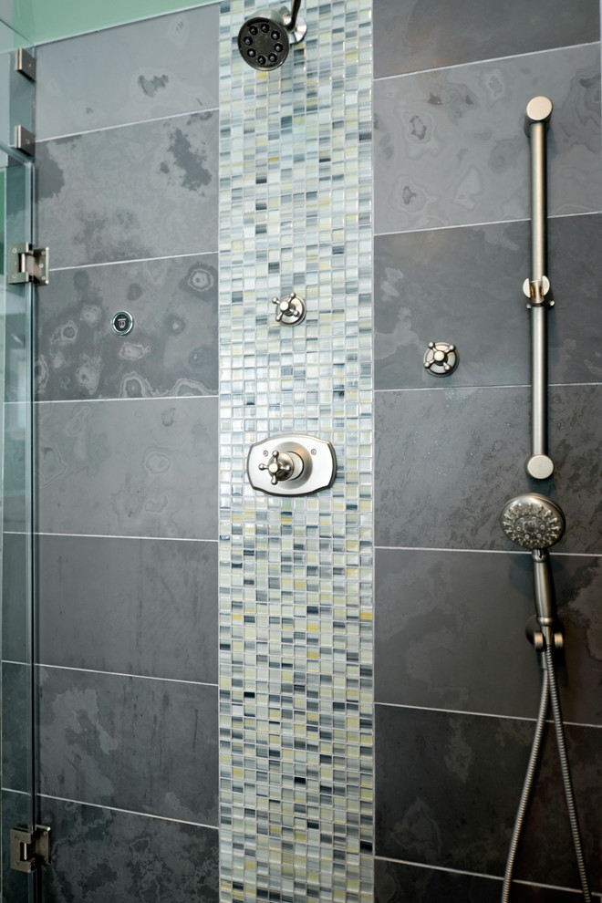 Example of a transitional home design design in DC Metro