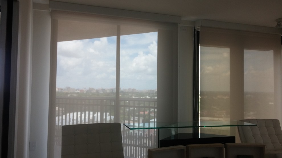 Bedroom - contemporary bedroom idea in Miami