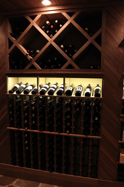 Unstained Black Walnut Custom Wine Cellar klassisch-weinkeller