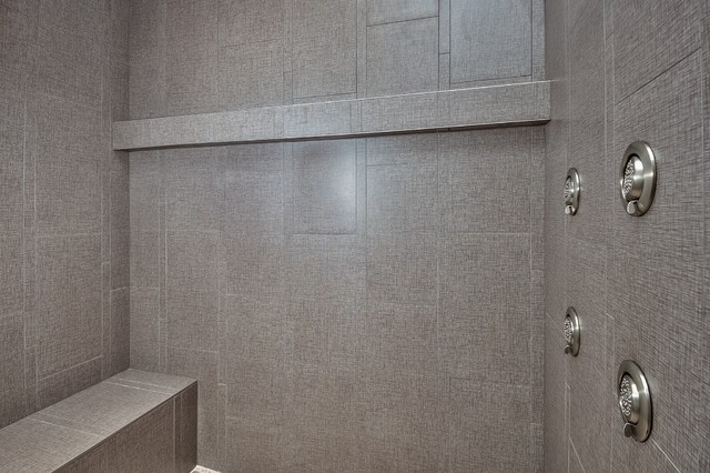 Custom Walk-In Shower modern-badezimmer