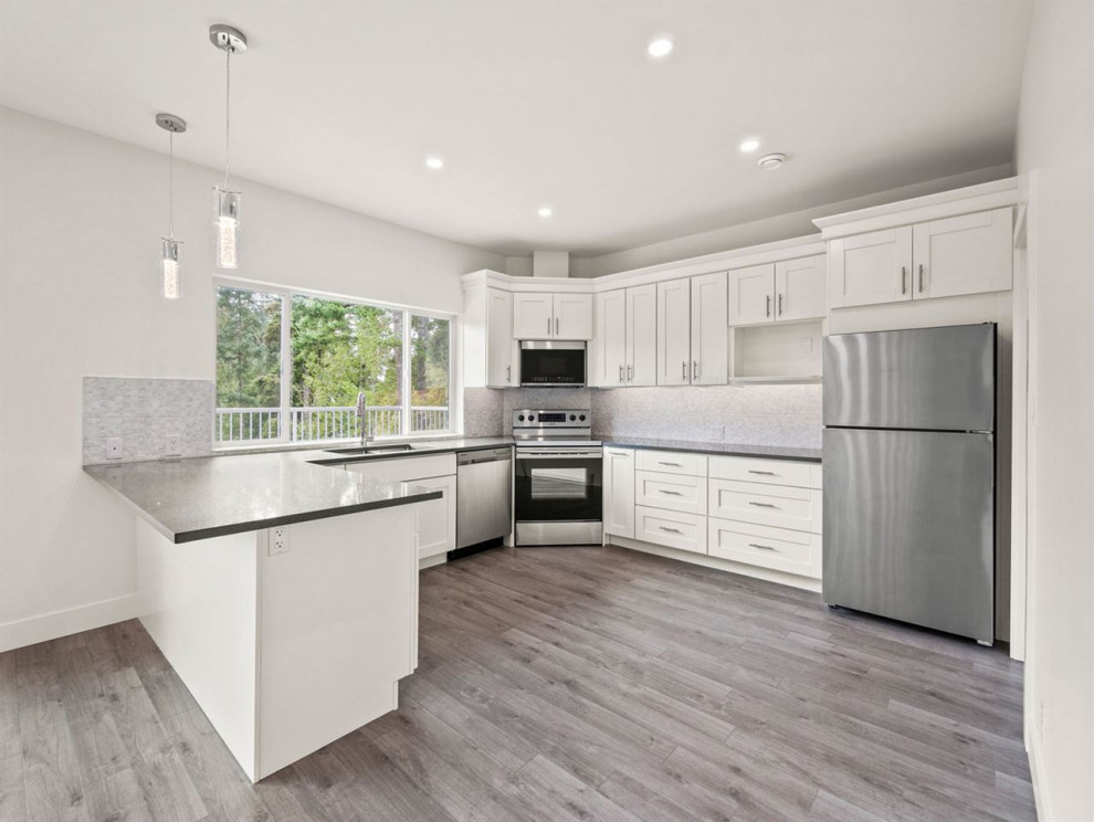 Kitchen - transitional kitchen idea