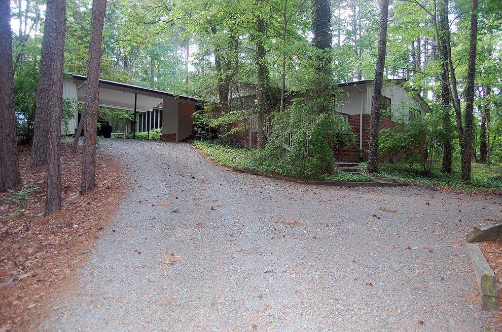 Modern exterior home idea in Raleigh