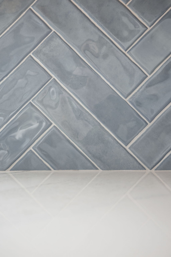 Transitional home design photo in Indianapolis