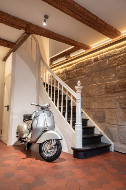 Invisible Showhouse - Technik unsichtbar integriert contemporaneo-escalera