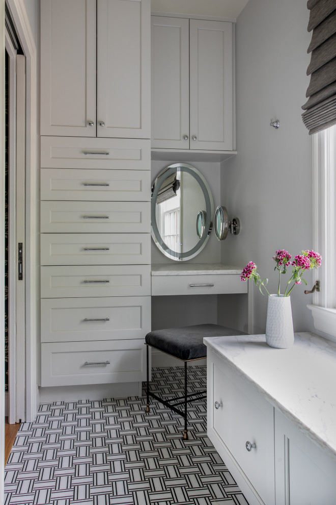 Transitional home design photo in Austin