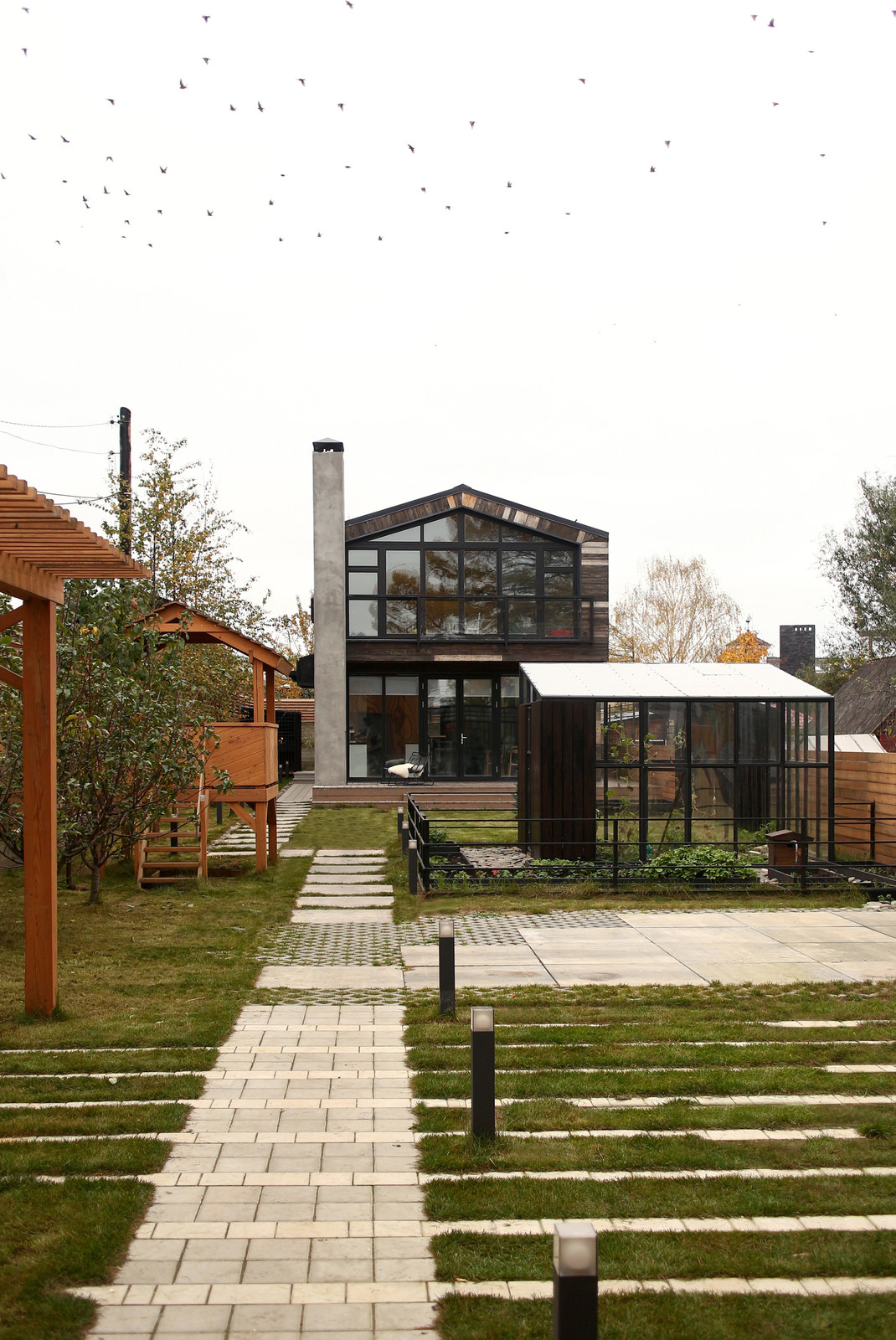 Главный вид в сторону участка