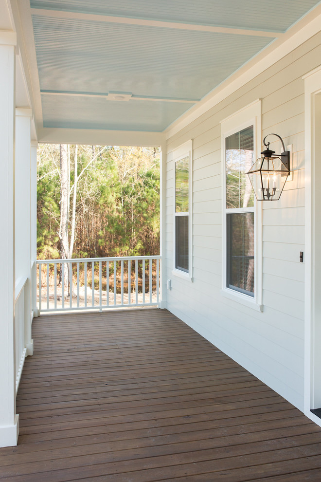 Design ideas for a mid-sized country backyard screened-in verandah in Charleston with decking and a roof extension.