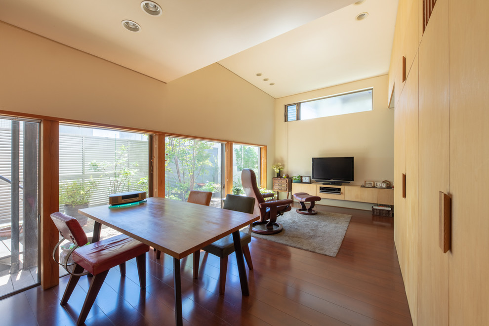 Inspiration for a modern open plan dining in Tokyo with beige walls, dark hardwood floors and brown floor.