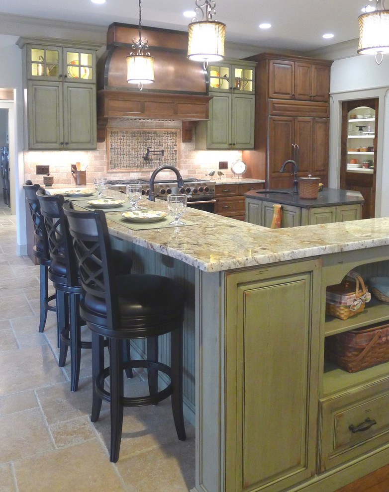 Kitchen - rustic kitchen idea in Cincinnati