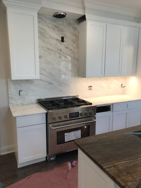 Danby White Marble and Sandalus Quartzite Installation in Little Falls NJ nyklassisk-koek