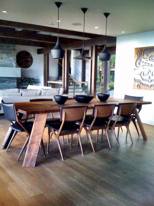 Inspiration for a modern kitchen/dining combo in Vancouver with white walls and light hardwood floors.