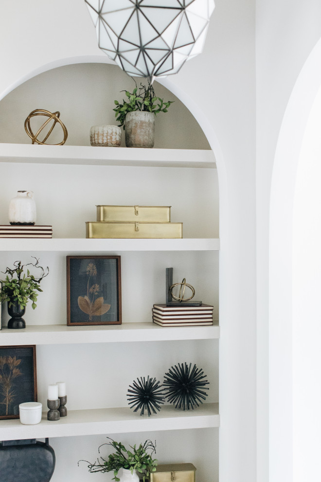 Example of a transitional home design design in Chicago