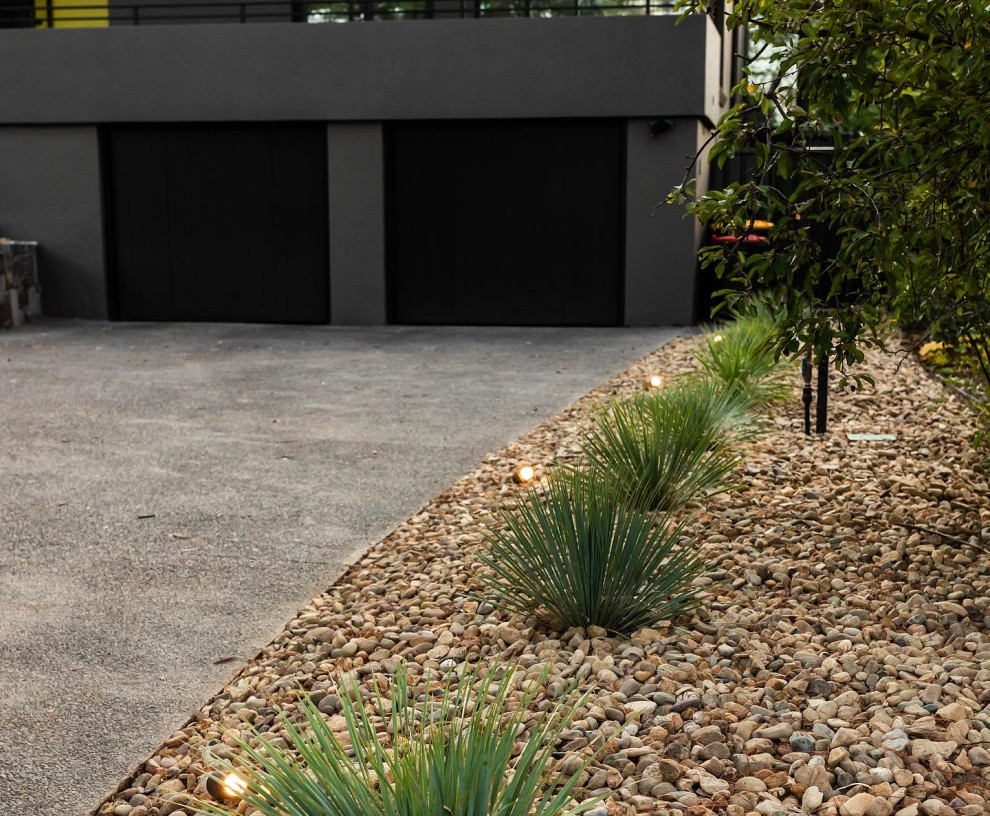 Photo of a large and desert look midcentury front yard full sun formal garden for summer in Canberra - Queanbeyan with river rock.