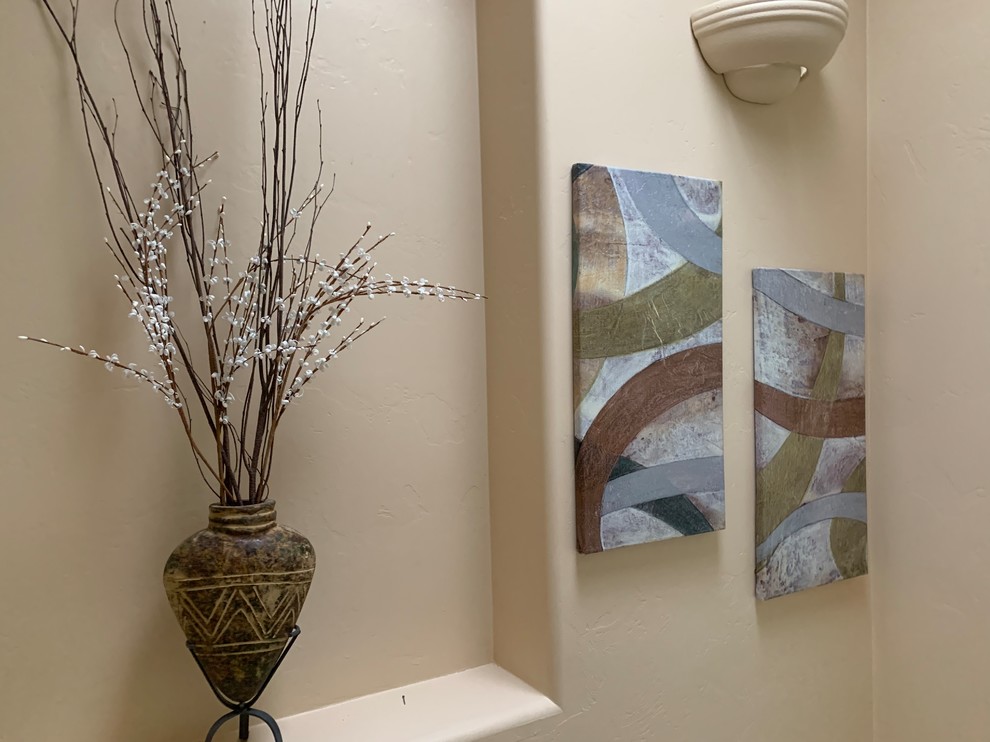 Example of a transitional hallway design in Phoenix