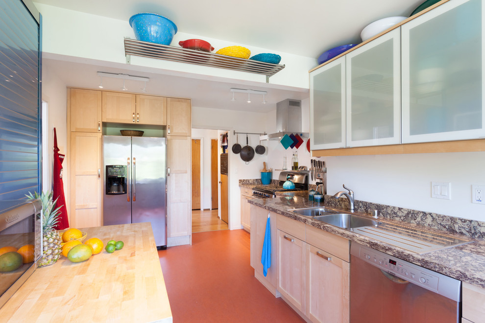 Источник вдохновения для домашнего уюта: кухня среднего размера в современном стиле