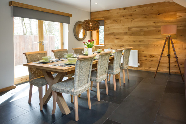 The Cedars rustico-comedor
