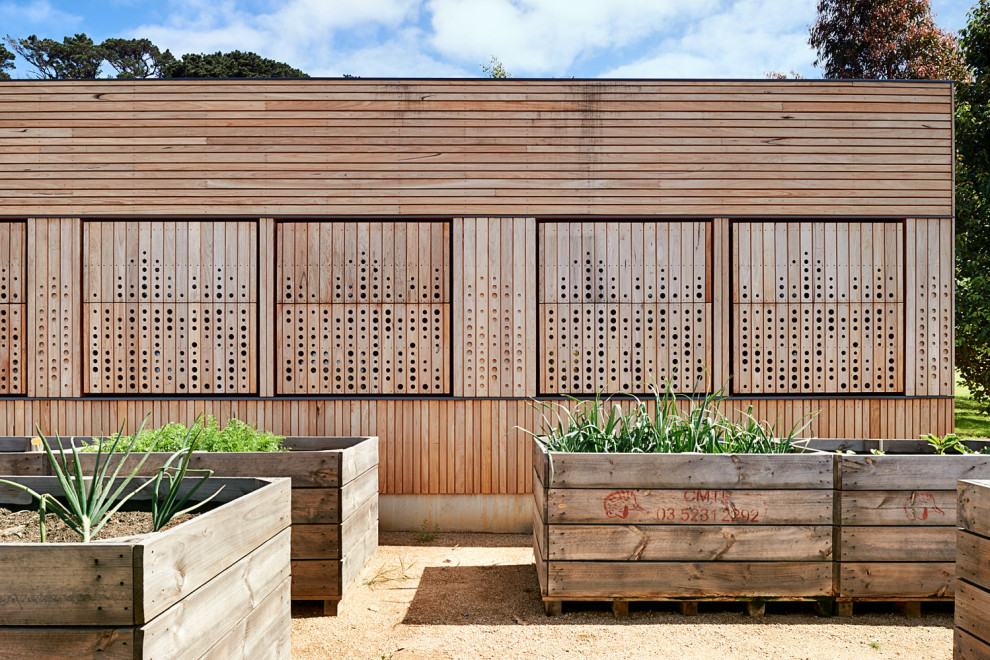 Design ideas for a contemporary full sun garden in Melbourne with a vegetable garden and gravel.